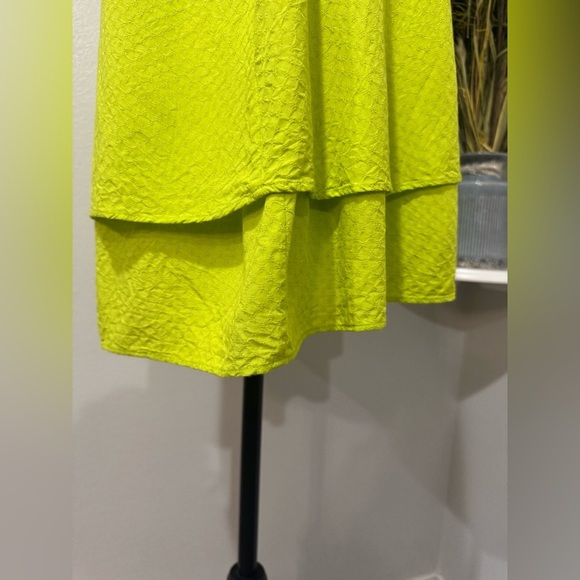Crown & Ivy Lace trim/ layered Vibrant Green Sleeveless Women's Top size Large - Picture 4 of 10